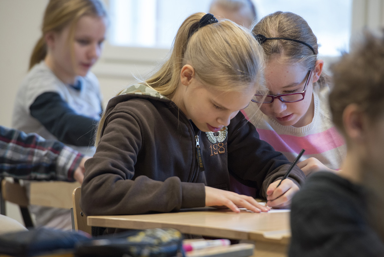 Lehtityöpaja Pajan kesto: Yksi koulupäivä Tavoite: Oppilas ymmärtää mielipiteen ja faktan eron, representaatioiden idean ja tunnistaa erilaisten juttutyyppien ominaispiirteitä.