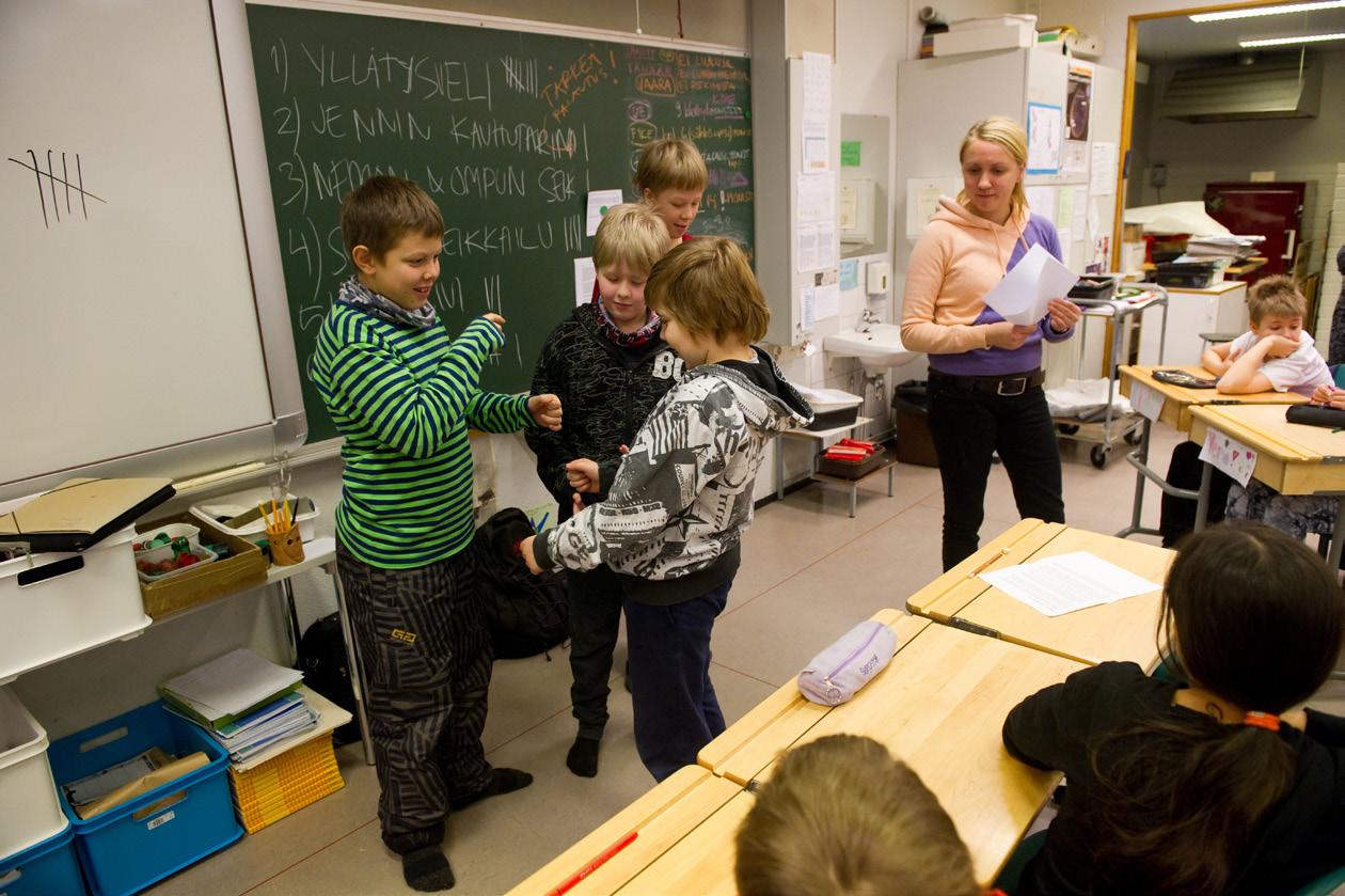 Käsikirjoituspaja Pajan kesto: 4-5 tuntia x 2 Tavoite: Kannustaa oppilaita omakohtaiseen, luovaan ja vapaaseen kirjoittamiseen ja tarinan kertomiseen.