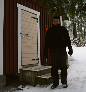 KYLÄLÄISIÄ Kylänraitti 2/2006 7 Veikkolaan uusi pappi Veikkola on saanut uuden papin. Veikkolalainen Johanna Siltala, 24, sai pappisvihkimyksensä 4.6. helluntaina.