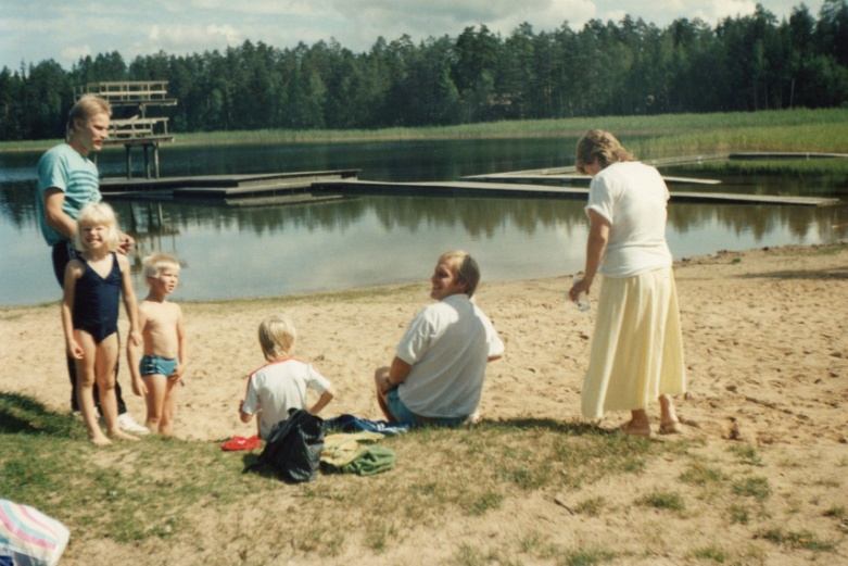 Helluntaiseurakunnan toimintahan perustuu vapaaehtoisuuteen, eikä siellä ole kirkollisveroja eikä mitään muutakaan pakkoa mihinkään asiaan.