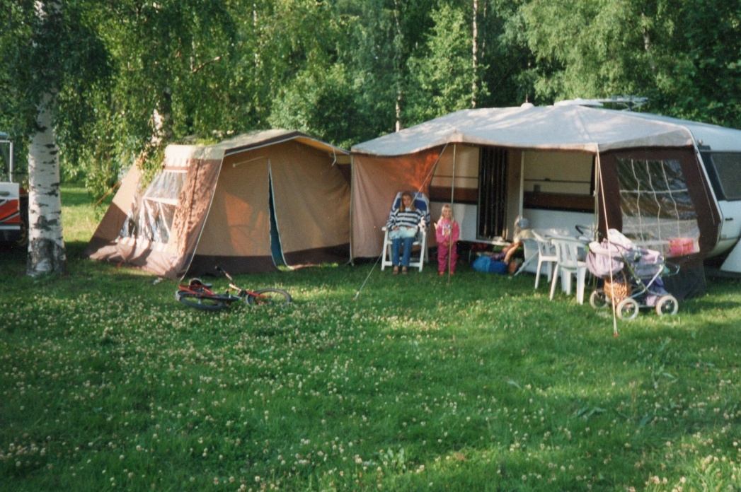 IRTISANOMINEN TÖISTÄ 90-luvun alkupuolella Suomessa oli pienimuotoinen lama, jonka seurauksena myös muovitehtaalta vähennettiin väkeä. Ja myös minut irtisanottiin monien muiden mukana.