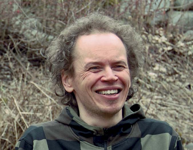Risto-Pekka Blom: Mitä kuuluu 2010 kesto 3:19 Taiteilijan kuvaus teoksesta: Teos yhdistää vauvan itkuisia ja iloisia ääniä kuvaan, jossa aikuiset miehet ja naiset näyttelevät vauvan ääntelyjä ja