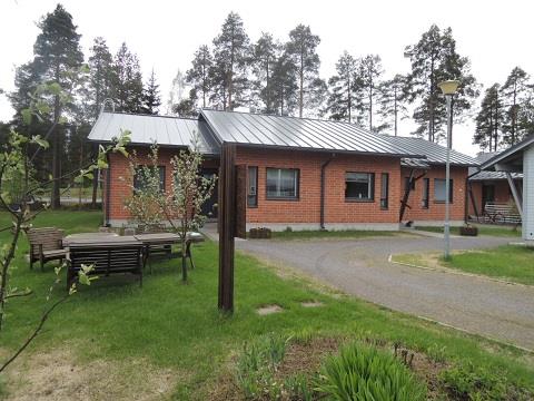 Yleisilmeeltään kohde näyttää tavanomaiselta uudehkolta rivitaloyhtiöltä. Huoneistojen pohjaratkaisut ovat selkeät.