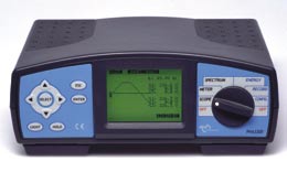 98 T18550021 PHA 3300 Power Harmonics Analyser PHA 3300 analysaattorilla voit helposti tarkastaa ja tutkia yksitai kolmivaihesähköllä toimivia järjestelmiä Eurooppalaisen standardin EN 50160