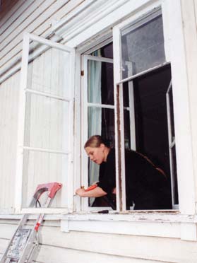 Vanha puu ja lasi ovat arvokkaita Ennen työhön ryhtymistä on selvitettävä ikkunan kunto. Lahoaminen on yleisin ikkunoihin syntyvistä vaurioista.