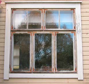 Helat hohtaviksi Vanhojen ikkunoiden helat ovat lasien ohella ikkunan kalleimpia osia. Helat voivat antaa viitteitä ikkunoiden iästä, mutta ne on myös voitu siirtää vanhoista ikkunoista uusiin.