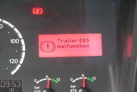 Mittariston varoitustiedot EBS:n symbolit ja vikasanomat näytetään mittaristossa. Mahdolliset auton vikakoodit ovat myös luettavissa.