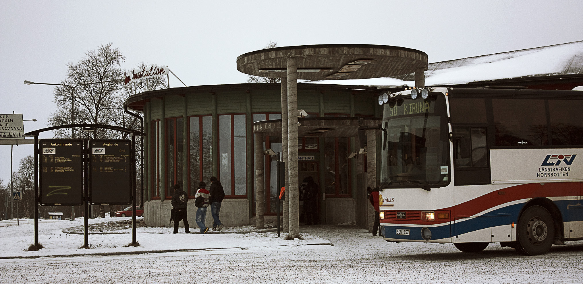 Sanasto byssi buss aikataulua; ai- byssiasema busstation kataulu tidtabeller pysäkki hållplats puolen tiiman pysäkille till hållplats päästä om en halv timme parkkipaikale till parkeringsplats tiima
