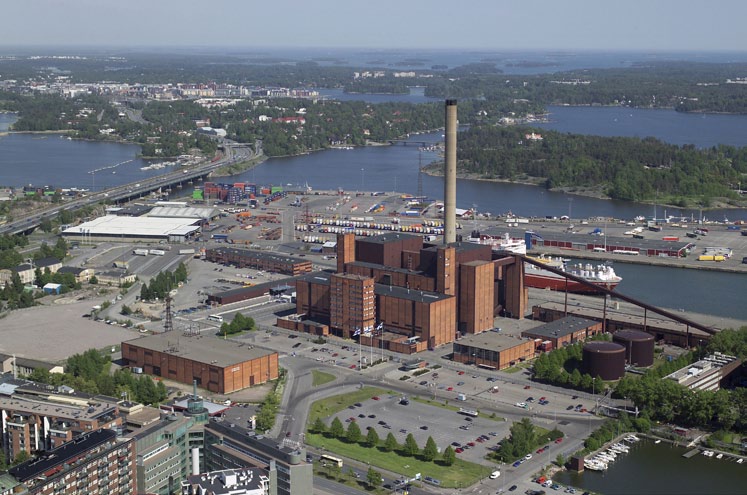 Helsingin Energia alkaa polttaa pellettejä Koska nämä meidän voimalaitoksemme ovat täällä kaupungin keskustassa, emme voi tuoda tänne matalan energiatiheyden polttoaineita logististen seikkojen