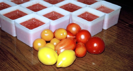 Tomaattisämpylät 5 dl vettä 5 dl kuorineen jauhettua, tuoretta tai pakastettua tomaattia tai tomaattimurskaa 3 dl siemeniä, esim.