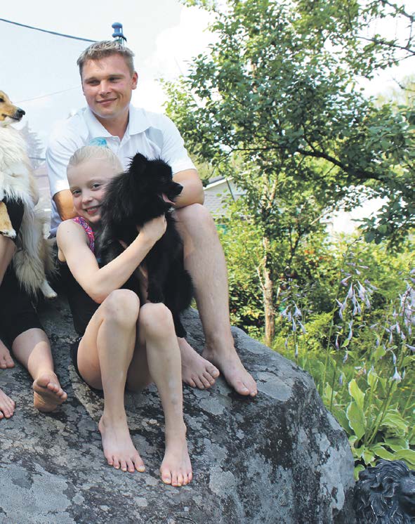 Kolme voimistelee, kaksi huoltaa ja kannustaa toimivan Heikin oma urheilutausta on moottoripyöräilyssä. SM-sarjaa ajanut mies on saavuttanut pari SM-mitaliakin.