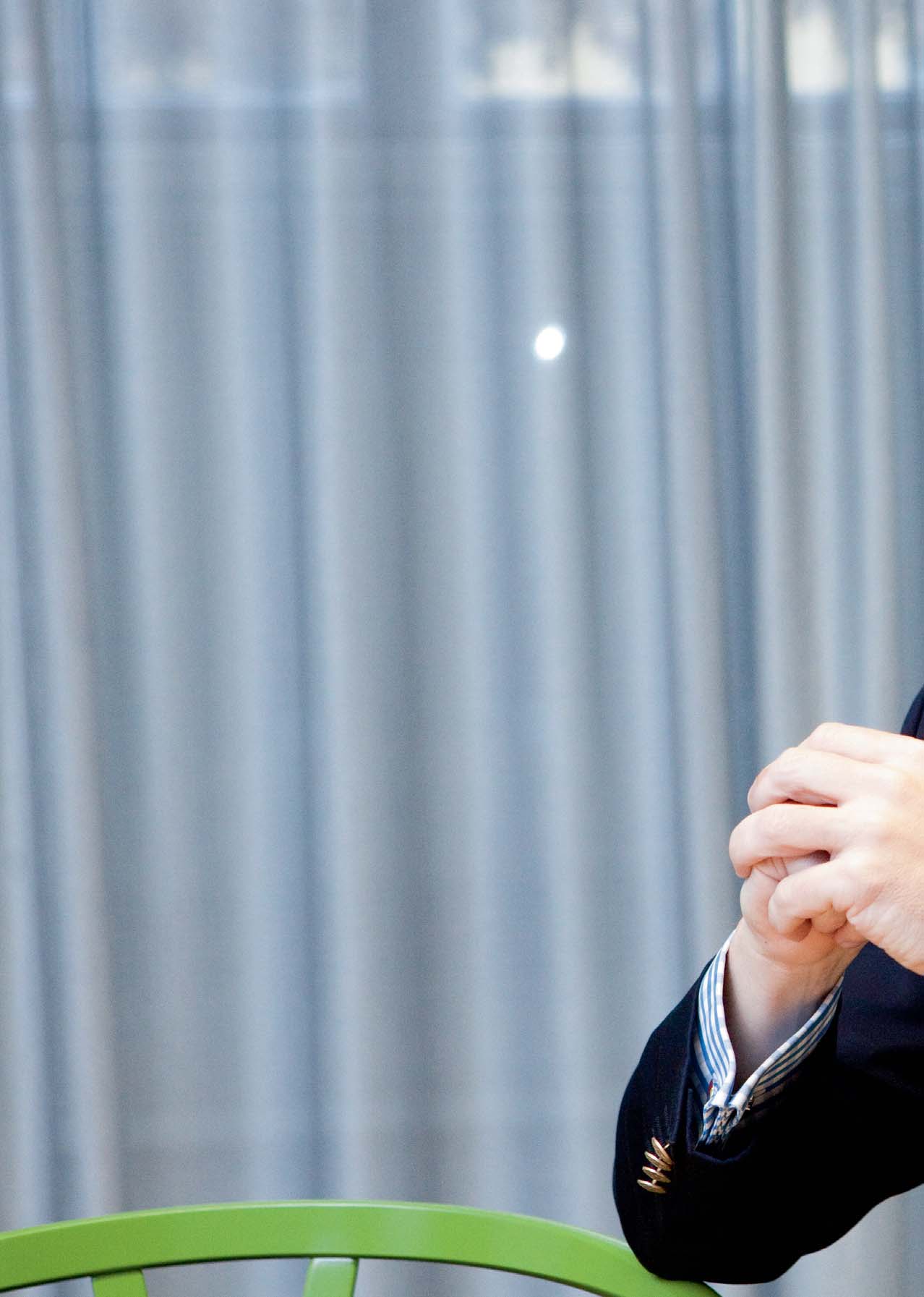 G-VOIMAT JYLLÄÄ GOOGLELLA PANOSTUS YKSILÖÖN EI JÄÄ PELKÄKSI SANAHELINÄKSI, VAKUUTTAA HR-JOHTAJA FRANK KOHL-BOAS TEKSTI: SAMI J. ANTEROINEN KUVAT: SINI PENNANEN Frank Kohl-Boasilla on ongelma.