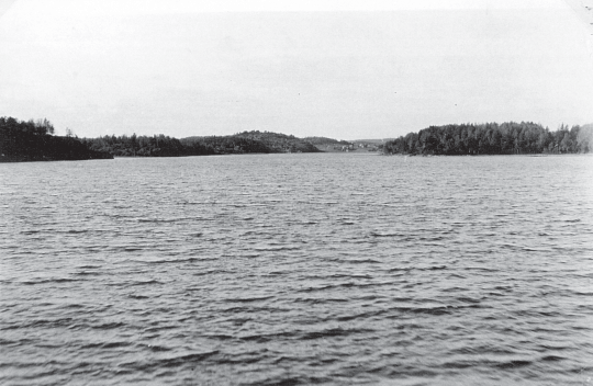 Isä-Jobin kanssa haudan äärellä