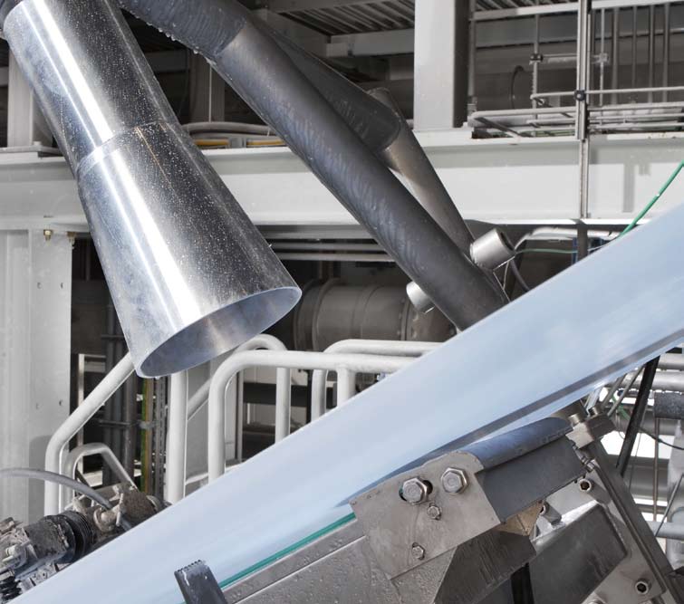 TUTKIMUS JA KEHITYS Testi: OnV FlocSpotter mittaa formaatiota koepaperikoneen perälaatikolla Voith Paperin tutkimuskeskuksessa Heidenheimissa, Saksassa.