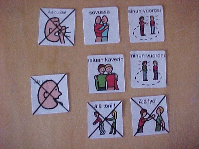 PCS symbolit ( Picture Communication Symbols) ovat Yhdysvalloissa kehitetty ja myös eniten käytetty symbolikuvajärjestelmä. BoardMaker-ohjelman kuvasto on laaja ja hyvin konkreettinen. Se sisältää n.