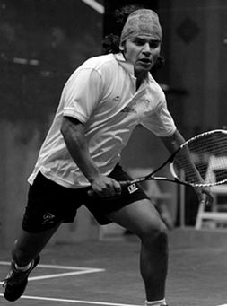 Eric Galvez. pelaamattomuus sekä edellisen kesän pisteiden poistuminen tiputtivat häntä taas kymmenen sijaa, 231. tilalle. (www.psa-squash.com) 1.9.