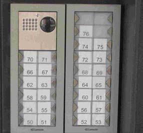 Vuosina 1995 ja 2005 markkinoille tuotiin lukitusjärjestelmä, jonka avaimet tehdään keskitetysti lukkotehtaalla.