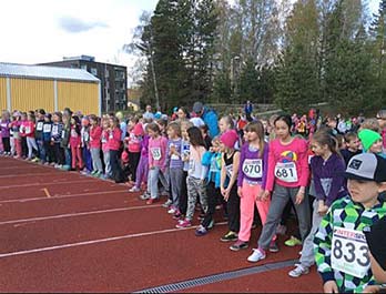 Yleisurheilujaosto toimi vetovastuullisena koululaismaastojen järjestelyissä, mutta apua oli saatu upeasti muista jaostoista mukaan.