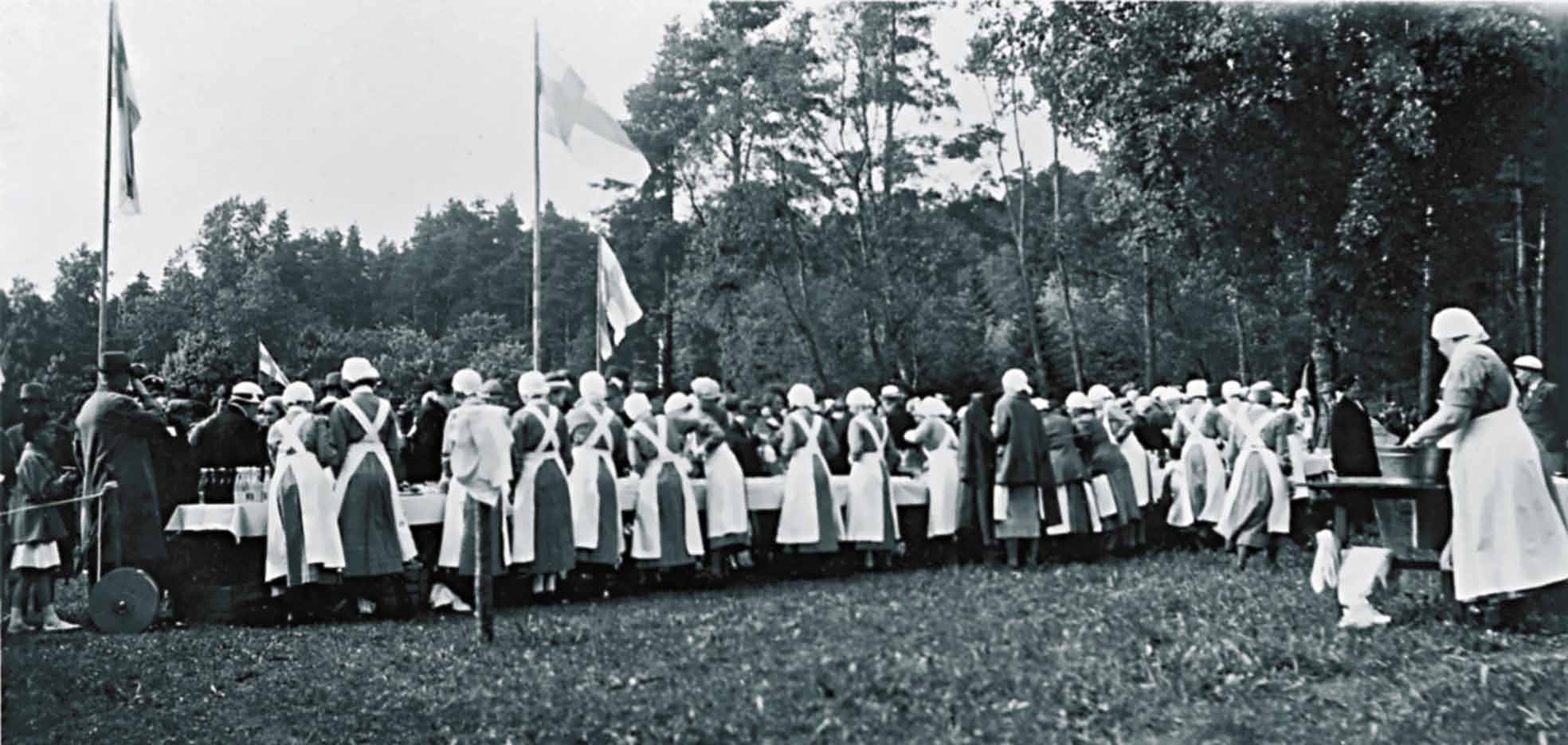 Perintö yli sukupolvien Lotta Svärd -järjestö lakkautettiin marraskuussa 1944 jatkosodan rauhansopimuksen ehtojen mukaisesti.
