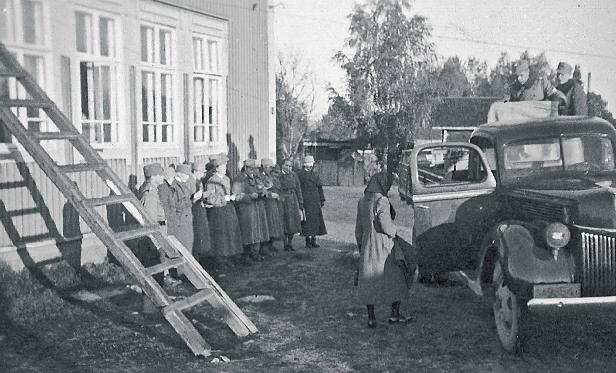 Kotipitäjän multiin Suomi oli ainoa maa, joka toisen maailmansodan aikana toimitti sodassa kaatuneet sankarivainajat kotipitäjien hautausmaihin siunattaviksi.