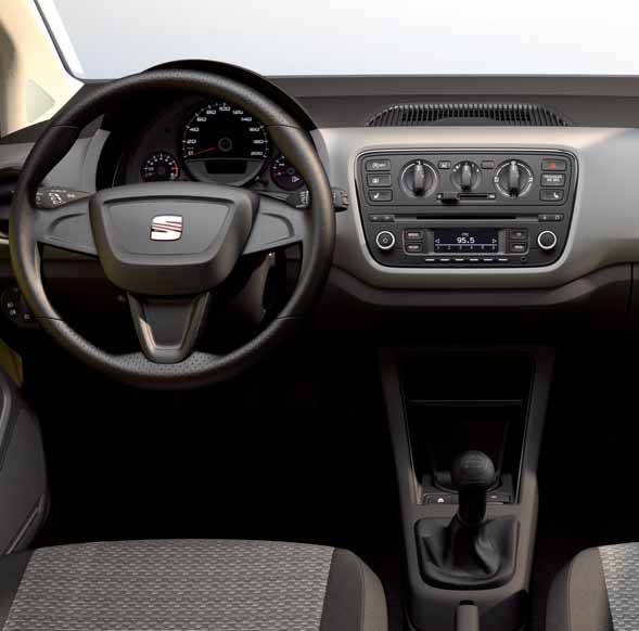 STYLE The SEAT SEAT Miin Mii kojelauta, dashboard, SEAT featuring Sound System SEAT Sound ja kolmepuolainen system, and 3-spoke nahkaverhoiltu steering wheel. ohjauspyörä.