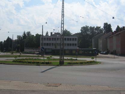 Raitiolinjat 1 ja 1A liikennöivät aamu- ja iltapäiväruuhkan aikaan Käpylästä kauppatorille.