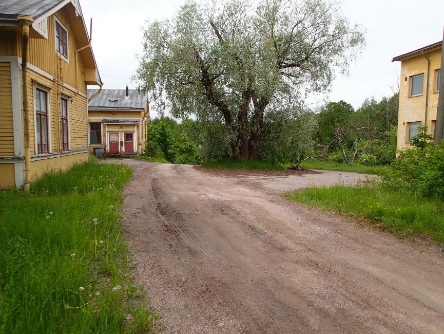 Tarkemmin maastossa tarkastettiin kartalla vaaleanpunaisella korostuksella esitettyjä alueita. Kartan tulkinnassa on syytä ottaa huomioon alla lueteltuja seikkoja.