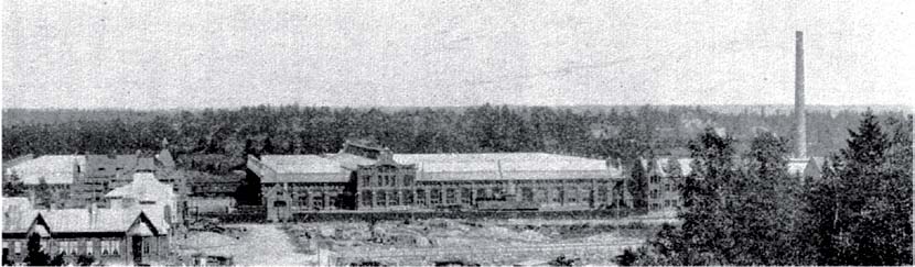 Fredriksbergin konepaja vuonna 1910. Konepajan perustamisvaiheessa 1899 suoalue, johon se rakennettiin oli vielä metsien ympäröimä.