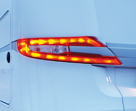 tehokas city-van LED-valaistu Hobby-logo takaseinässä PREMIUM mukavuus-paketti Markkinoiden kompakteimmalla Van-autolla PREMIUM VAN asettaa uudet mittapuut puoli-integroitujen matkailuautojen