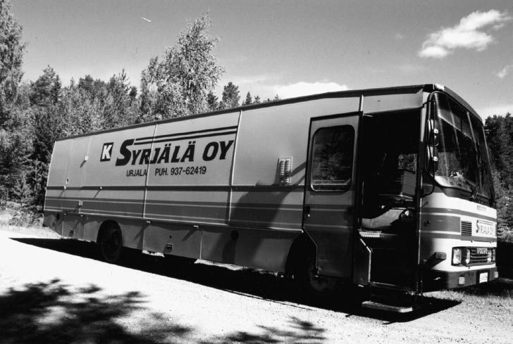 ennen kuin vuonna 1961. Ensimmäinen kirjastoauto aloitti tuolloin toimintansa Turussa. 45 Kirjastoautojen määrä nousi varsin nopeasti runsaaseen kahteensataan autoon.
