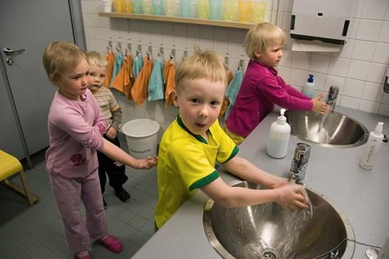 järjestämän päivähoitopaikan siihen asti, kunnes lapsi