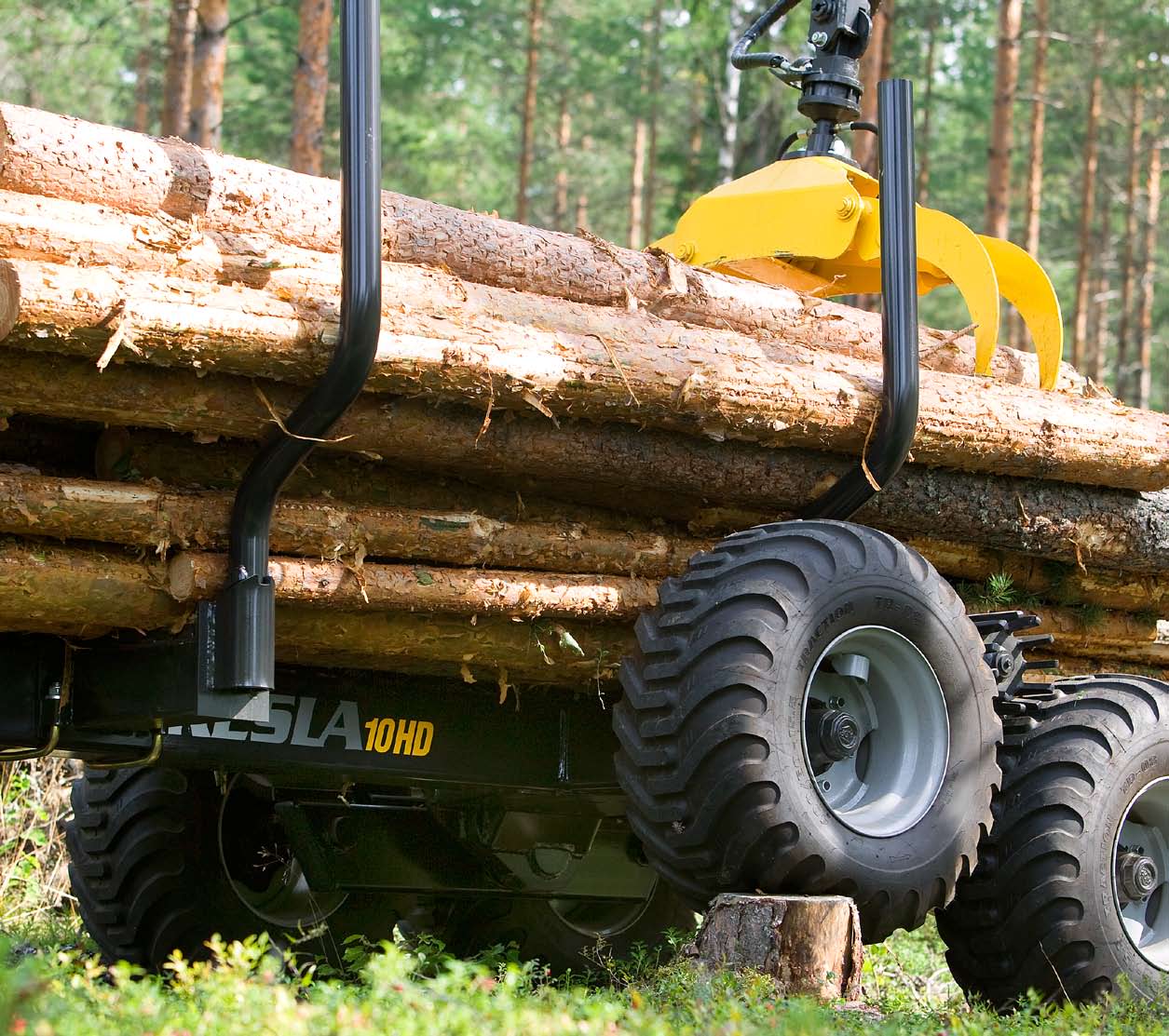 PERÄVAUNUT KESLA- PERÄVAUNUT TUNNETAAN KESTÄVYYDESTÄ Kesla on maailman johtava metsäperävaunujen valmistaja.