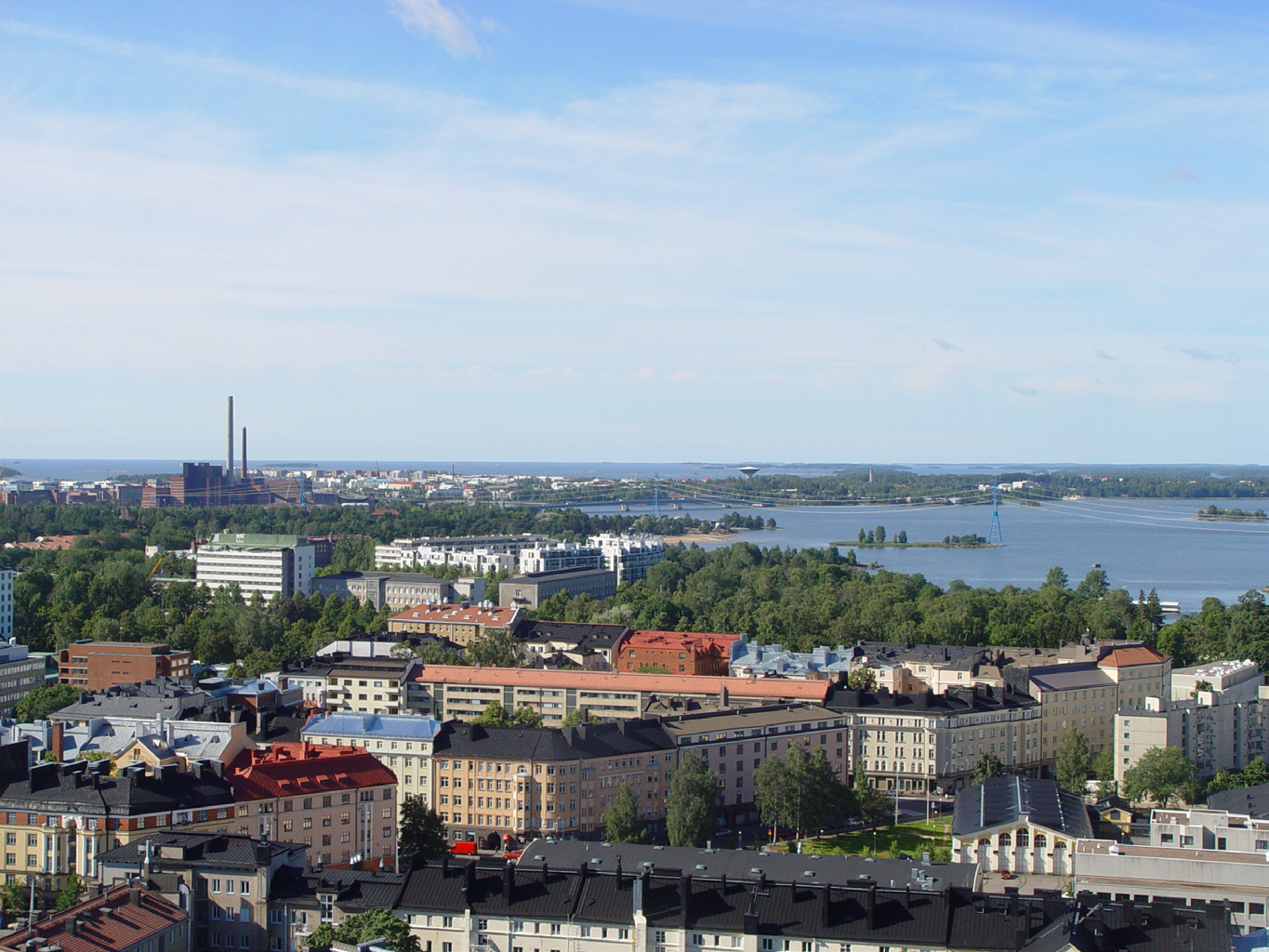 Tällaisia merellisiä metroasemia ovat esim. Vuosaari, Rastila, Puotila, Herttoniemi, Kulosaari, Kalasatama, Sörnäinen, Hakaniemi, Ruoholahti, Lauttasaari sekä uusi Koivusaaren asema.