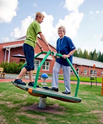 Liikuntapuisto vahvistaa tasapainoa Hyvä lihasvoima ja tasapaino tuovat varmuutta arjen askareista selviytymiseen.