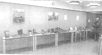54 takunnallinen mielikirjapäivä. Nakkilan kirjastossa avattiin tunnettujen nakkilalaisten mielikirjanäyttely, jossa oli esillä mm.