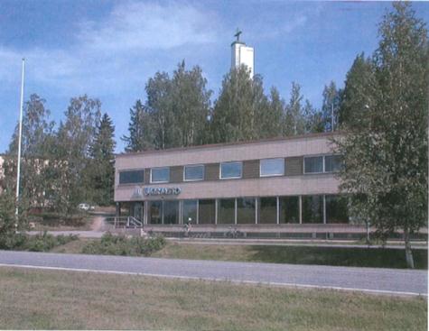 63 Nakkilan kunnankirjasto on entisissä Säästöpankin tiloissa Ainakin alussa kaikki olivat lähes tyytyväisiä kirjaston tiloihin, mutta samalla todettiin, että ongelmia on vielä olemassa.