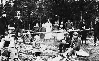 perusti kaksi höyrysahaa ja Matti Wirnala vesisahan. Vuonna 1898 Kauhajoella oli jo kaikkiaan yhdeksän sahaa, joista viisi toimi höyryllä.
