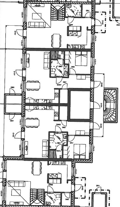 76,5 m² asunnoille löytyy kaksi eri pohjaratkaisua joista voidaan valita jompikumpi. B-talossa on kolme yhden tason huoneistoa.