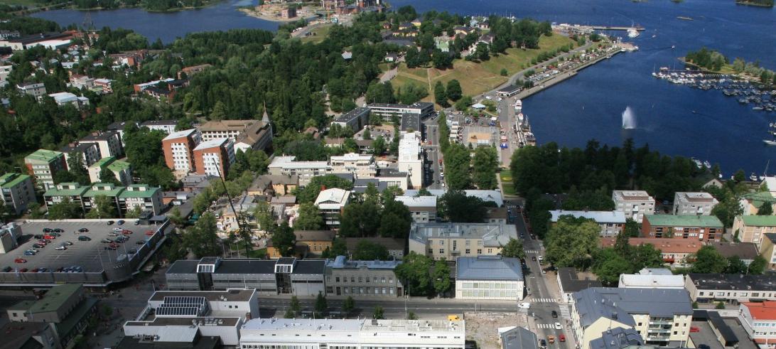 24/41 14.8.2013 Koulukatu 13, Citykortteli, asemakaavamuutos ja tonttijako köinti järjestetään korttelin viereen rakennettavaan pysäköintilaitokseen.