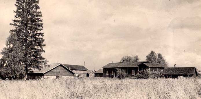 Sänkimäen Väänälä 1950-luvulla osoittaa, että Heikki on elänyt säästeliäästi, sillä monet talollisetkin olivat ottaneet Heikiltä lainaa. Kalle (1.12.