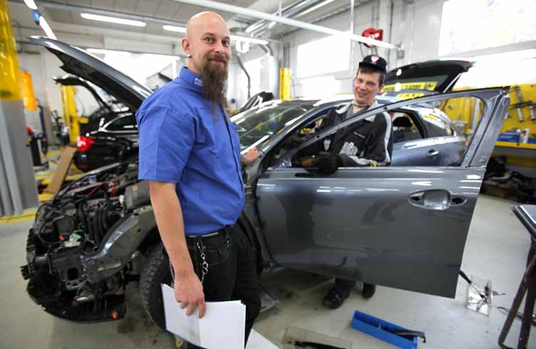 Pienenä poikana en olisi ikinä uskonut, että 50 vuoden kuluttua Pörhön Autoliike olisi Rovaniemen vanhin autoliike. Lappia rakennettiin voimalla.