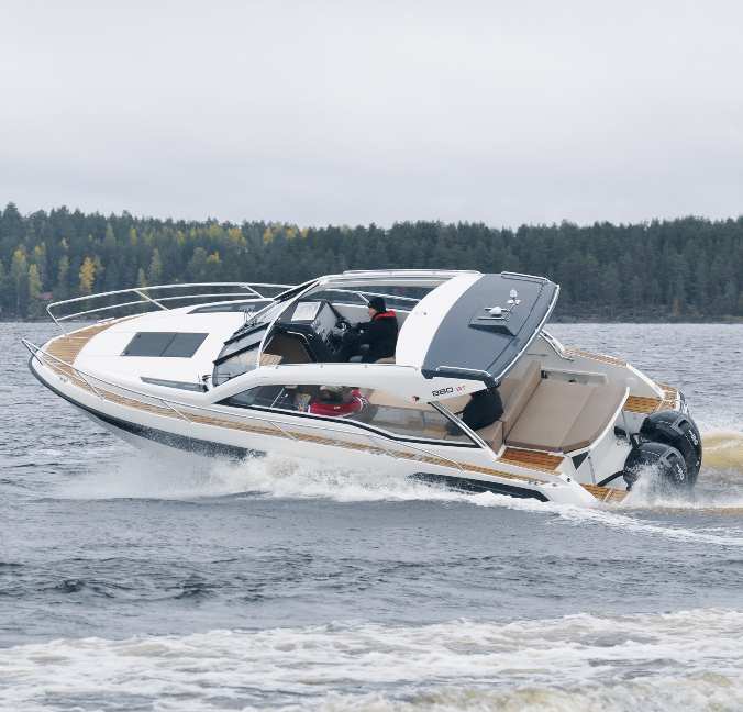 Konsepti on loistava ja henkii aitoa näyttämisen halua. Flipper 880 ST:n muotokielessä, olemuksessa ja konseptissa on annos häpeilemätöntä rehvakkuutta ja aitoa näyttämisenhalua.