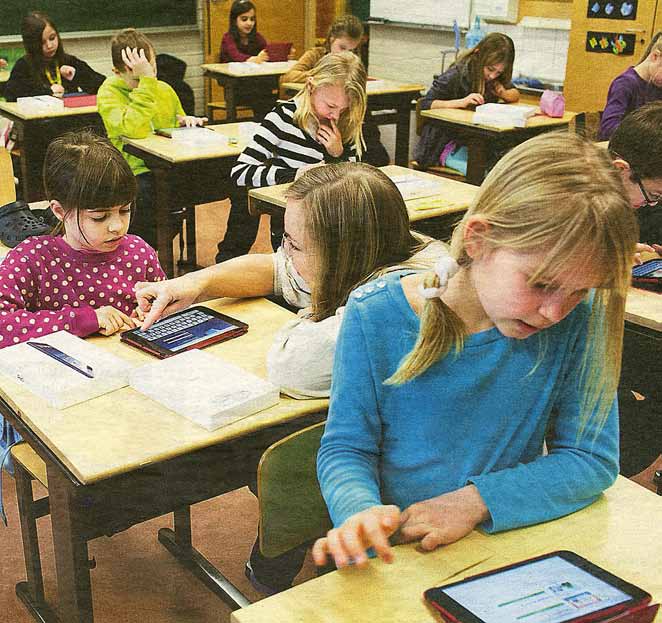 10 "Sormella liikuttelu tuo uuden ulottuvuuden opiskeluun", sanoo luokanopettaja Anu Hillner, joka neuvoo Agnes