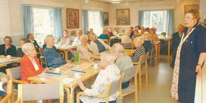 ja joulua, jolloin laulut liittyivät juhlaan. Keväällä on laulettu vanhoja tuttuja kevätlauluja kansakoulun laulukirjasta.