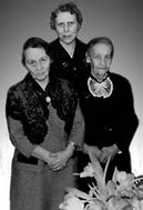 RAUMAN KUKKAISRAHASTON 80 VUOTTA Rauman Kukkaisrahaston perustava kokous pidettiin 23.2.1934 rouva Hanna Alhon kotona. Hannan puoliso August Alho toimi tuolloin Rauman Seminaarin rehtorina.