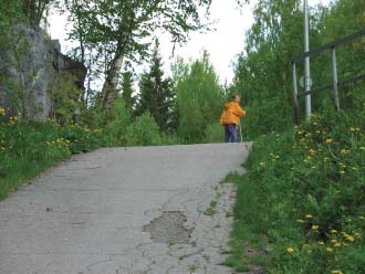 Myös väylän ympäristön ilman laadulla on suuri merkitys viihtyisyyteen. Käyttäjän kannalta on tärkeää reitin loogisuus ja hahmotettavuus sekä sen liittyminen muihin kevyen liikenteen reitteihin ja mm.