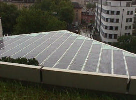 Kuvassa 4 on esitetty arvioita ylijäämäsähkön osuudesta PV:n osuuden kasvaessa koko rakennuksen sähkönkulutuksesta.