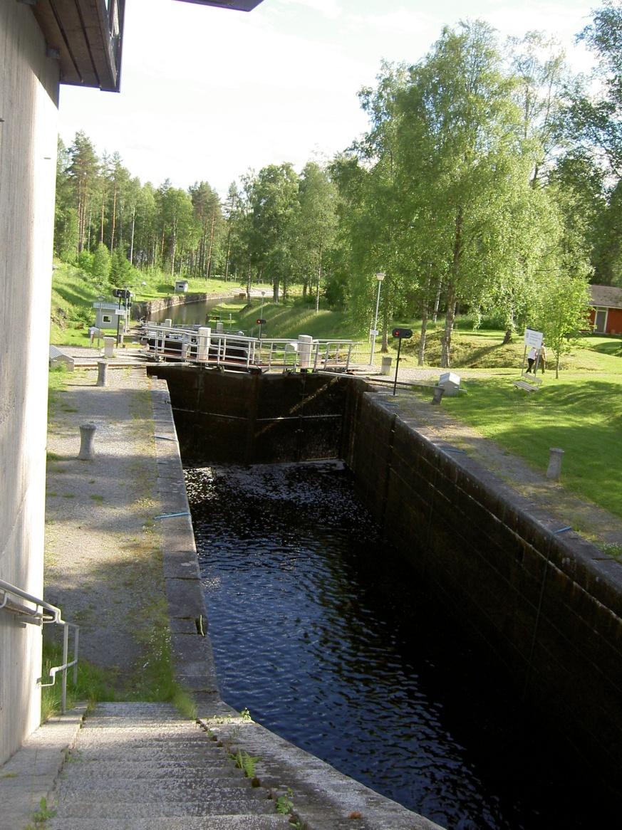 17 13. Juojärven kanava 2002 Juojärven kanava, nykyisin käytetyltä nimeltään Varistaipaleen kanava yhdistää Kallaveden eteläpuolella Heinäveden reitin Juojärveen, josta vesireitti jatkuu mm.