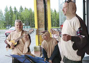 Maakirkko on jumalanpalvelus, joka toimitetaan siellä missä ihmiset muutenkin ovat.