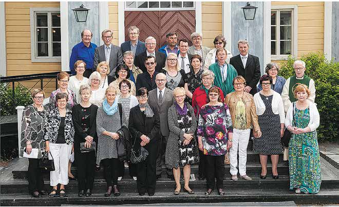 Vihitty: Jaakko Alfred Perttunen ja Elisa Aino Marketta Vääräniemi. Kuollut: Reijo Juhani Mustonen 60. 50 vuotta sitten Muhoksella ripille päässeet olivat koolla sunnuntaina 28.6. Yhteiskuvan jälkeen kirkkopyhä jatkui juhlalla seurakuntatalossa.